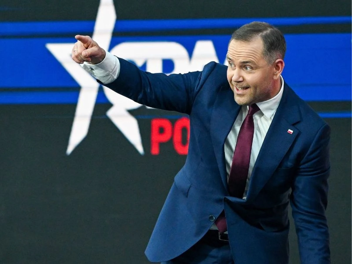 "W 2021 r. ABW zgromadziła materiały dotyczące sposobu i źródeł sfinansowania zakupu przez Karola Nawrockiego mieszkania od Jerzego Ż. (...) Podstawy do rekomendacji w tym postępowaniu przygotowano na podstawie czynności wykonywanych też przez funkcjonariuszy gdańskiej delegatury ABW. Dysponujący całością wiedzy (...) ówczesny Szef Agencji Bezpieczeństwa Wewnętrznego Krzysztof Wacławek, obecny doradca Prezydenta RP, podjął decyzję o wydaniu Karolowi Nawrockiemu poświadczenia bezpieczeństwa" - poinformował w środę Jacek Dobrzyński, rzecznik MSWiA.