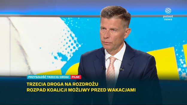 Ryszard Petru z Polski 2050 został zapytany, czy projekt Trzeciej Drogi dobiega końca. - Tak, ale to nie jest mój osobisty pogląd - odpowiedział. - Ale większości posłów ugrupowania - dodał. Jak wyjaśnił, współpraca z PSL jest w ramach koalicji wartością. - Ale występowanie pod wspólnym szyldem odbija nam się czkawką - zaznaczył Petru dodając, że to odpowiada za wynik Hołowni w wyborach.