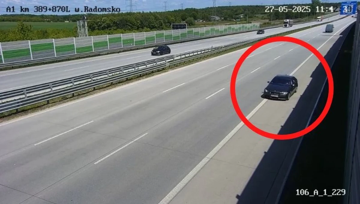 Na autostradzie A1 40-letni kierowca bmw zachował się skrajnie nieodpowiedzialnie. Kamery monitoringu nagrały, jak mężczyzna 27 maja poruszał się po autostradzie pod prąd, ale to nie wszystko. 40-latek ma koncie więcej przewinień. Jak informuje policja, która dziś opublikowała film z autostrady, mieszkaniec Dąbrowy Górniczej porzucił nagle samochód i ruszył dalej pieszo. Jego tłumaczenia zaskoczyły mundurowych. 