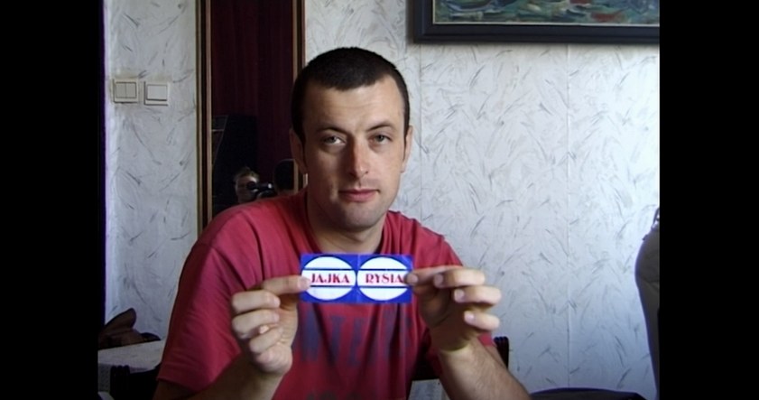 To film o ludziach, którzy po upadku komuny marzyli, by być polskim Frankiem Zappą i którym, w atmosferze popkulturowej anarchii, telewizyjnego chaosu, mafijnych porachunków oraz jazzowych eksperymentów, udało się stworzyć artystyczną legendę. I choć sprzedaż 30 tysięcy płyt może brzmieć jak sukces, wówczas oznaczała niszowy bunt - dziś już ikoniczny.