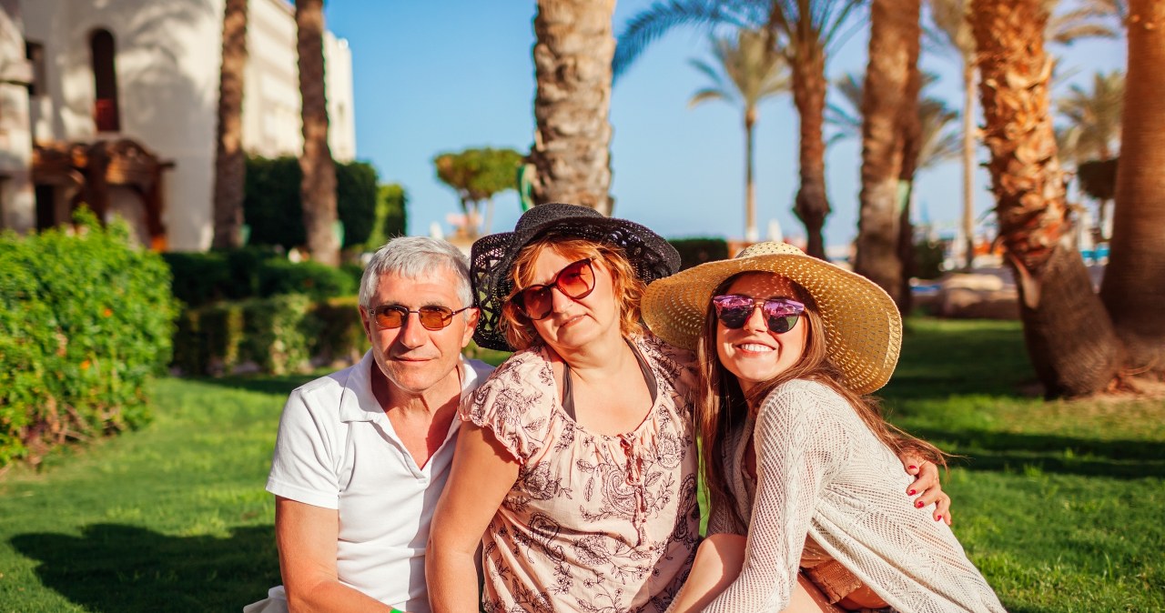 To żaden wstyd. Młodzi dorośli coraz chętniej urlopują z... rodzicami