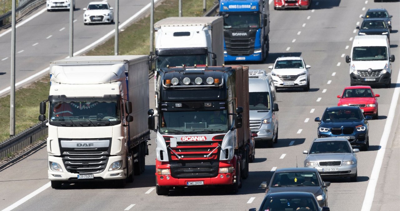 Drakoński mandat dla szeryfów drogowych. Pożałują, iż jechali lewym pasem