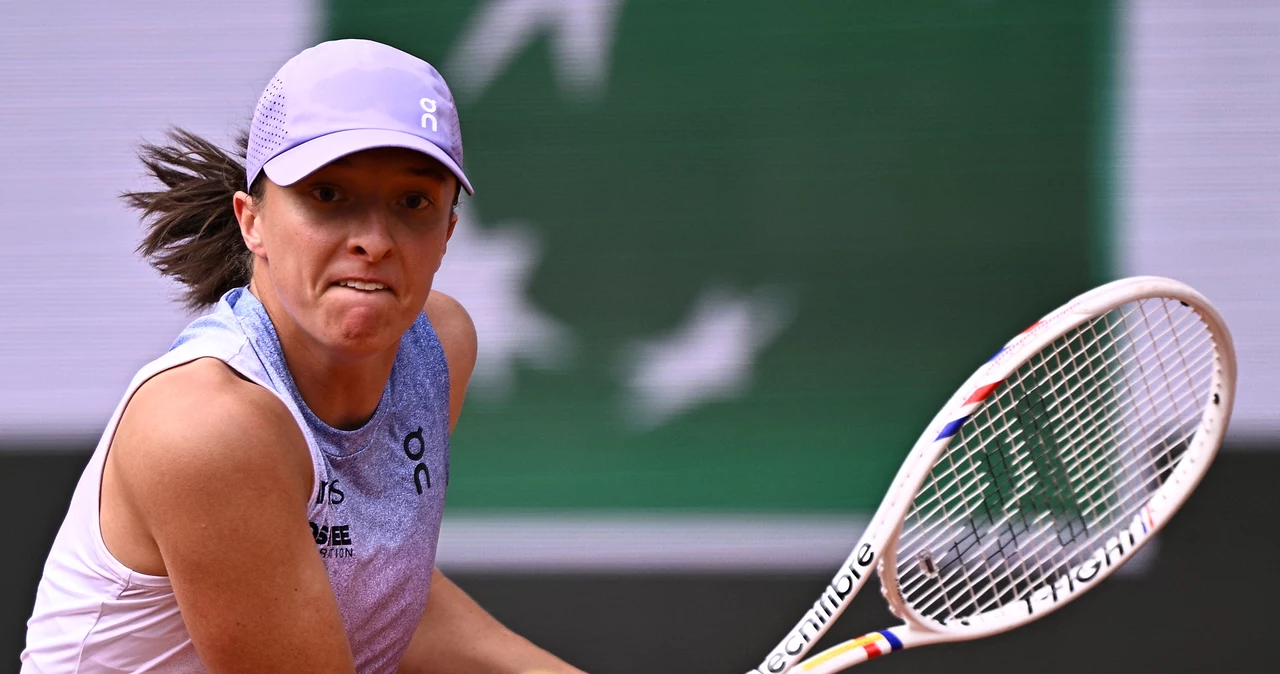 Iga Świątek rywalizowała z Emmą Raducanu o awans do trzeciej rundy Roland Garros