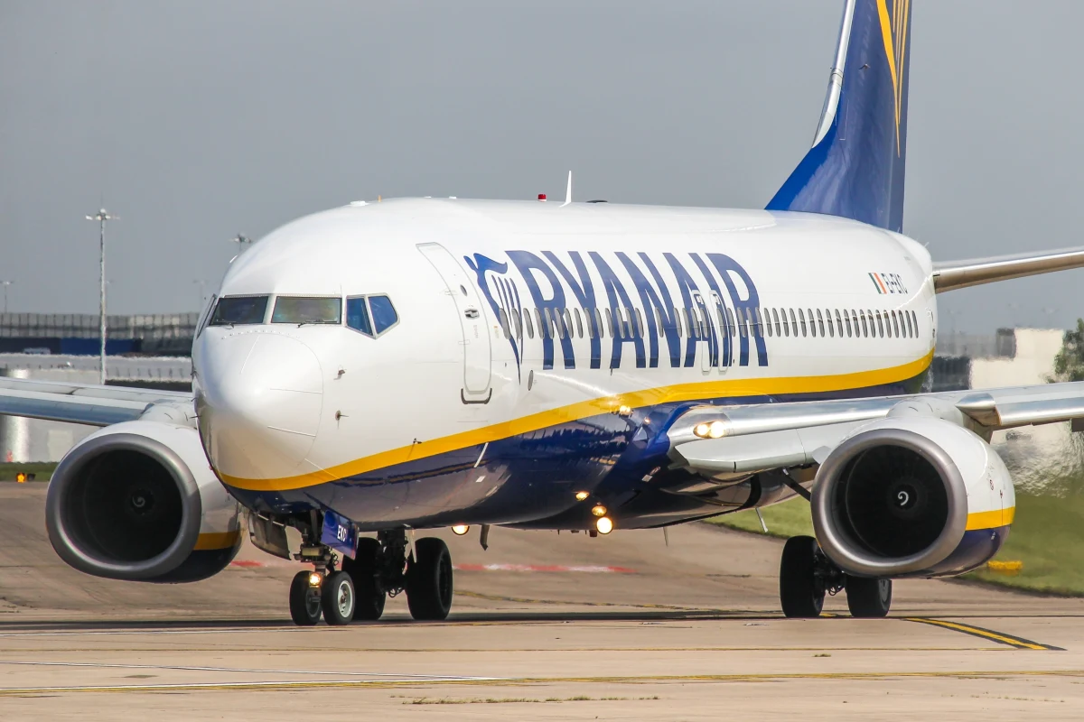 Ryanair planuje otworzyć w Warszawie centrum obsługi klienta. Według przewoźnika inwestycja przełoży się na 200 miejsc pracy do końca rok. Rekrutacja nowych pracowników już ruszyła - poinformowali w środę przedstawiciele Ryanair na konferencji prasowej.