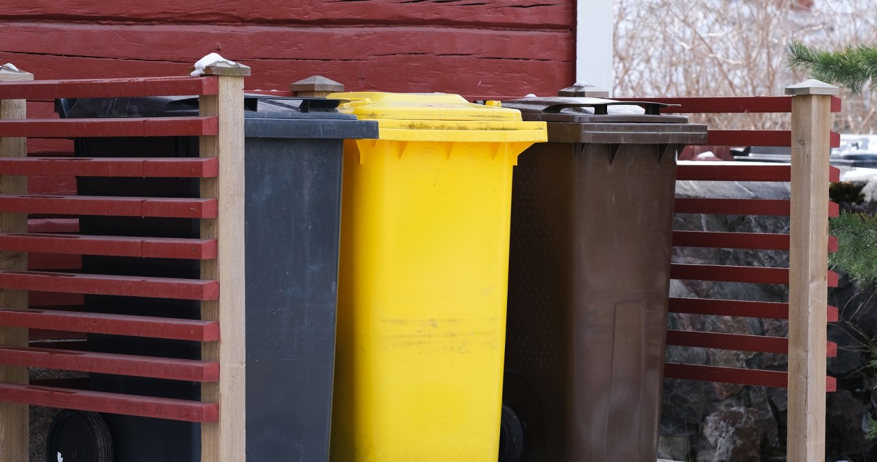 Potłuczone talerze wyrzucasz do pojemnika na szkło? Popełniasz poważny błąd