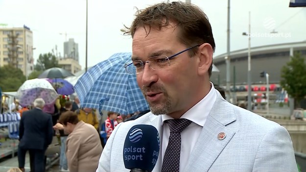 28 maja w Alei Gwiazd Siatkówki w Katowicach uhonorowano kolejne osoby i firmy zasłużone dla tej dyscypliny sportu. Tuż obok Spodka swoje dłonie odcisnęli były selekcjoner reprezentacji Polski Raul Lozano i obecny Nikola Grbić oraz medaliści MŚ i ME Łukasz Kaczmarek i Łukasz Żygadło. Specjalną tablicą upamiętniono także Złotka Niemczyka – Mistrzynie Europy 2003 i 2005 oraz uhonorowano Orlen S.A. z okazji jubileuszu 15-lecia współpracy z PZPS. - Cieszymy się, bo upamiętnionych jest wielu, a liczymy, że będzie więcej - powiedział w rozmowie z Pauliną Czarnotą-Bojarską z Polsatu Sport Sebastian Świderski, prezes PZPS.