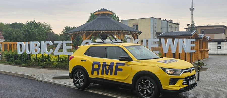 W ramach przedwyborczej akcji RMF FM „Twój głos to Twoja przyszłość” odwiedziliśmy w czwartek Dubicze Cerkiewne na Podlasiu. To gmina, w której w pierwszej turze zwyciężył kandydat Konfederacji Sławomir Mentzen, znacząco wyprzedzając Rafała Trzaskowskiego i Karola Nawrockiego. Jak rozłożą się głosy w tej gminie w drugiej turze? Pytanie to zadali mieszkańcom specjalni wysłannicy Faktów RMF FM. 
