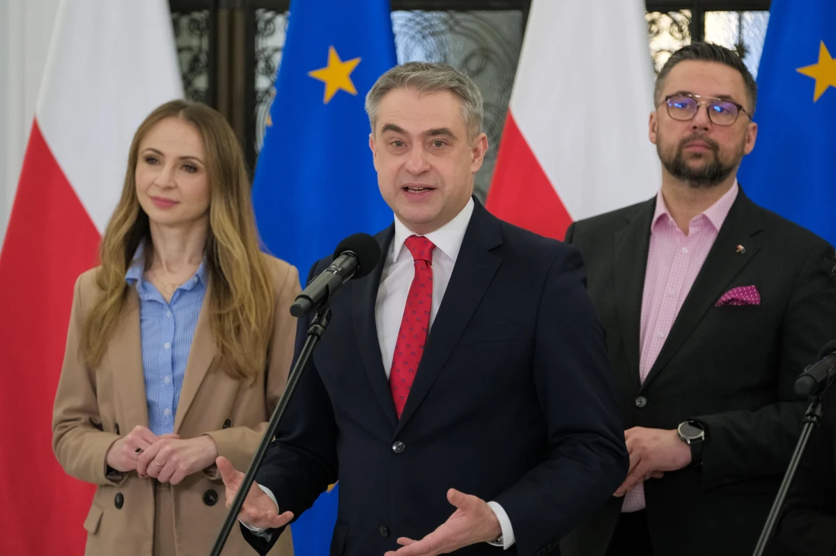 W tej chwili chęć przewodniczenia Nowej Lewicy zgłosiły cztery osoby: Krzysztof Gawkowski, Agnieszka Dziemianowicz-Bąk, Marcin Kulasek i Tomasz Trela - poinformował współprzewodniczący ugrupowania Włodzimierz Czarzasty. Zgodnie z nowym statutem NL za kilka miesięcy ma zostać wybrany jeden szef lub szefowa.