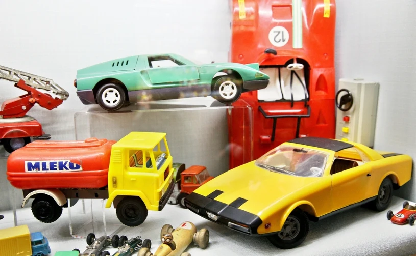 Pudła ze starymi autkami mogą skrywać skarb. Kolekcjonerzy sporo płacą