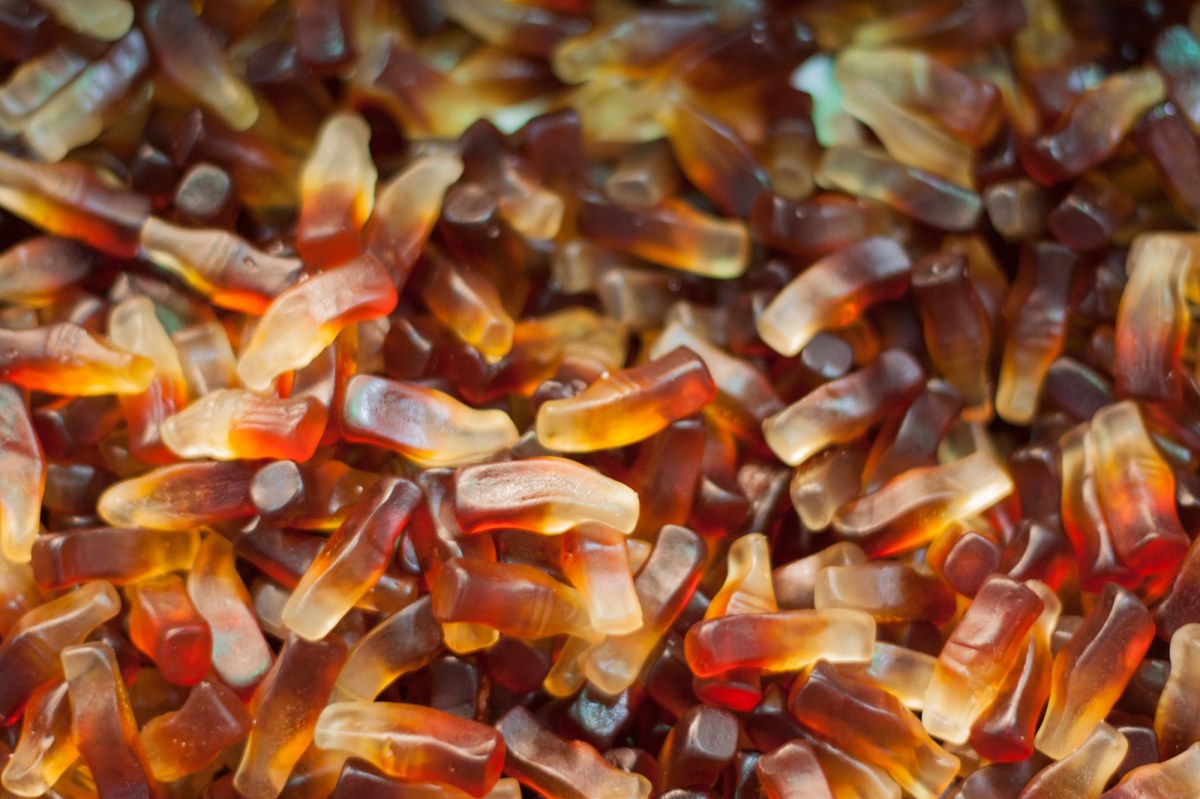 Niepokojące objawy po zjedzeniu popularnych żelków. Trwa dochodzenie