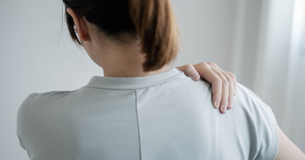 Masz ten objaw, jeżeli więcej się poruszasz w ciągu dnia? Zakwasy to istotny sygnał od ciała