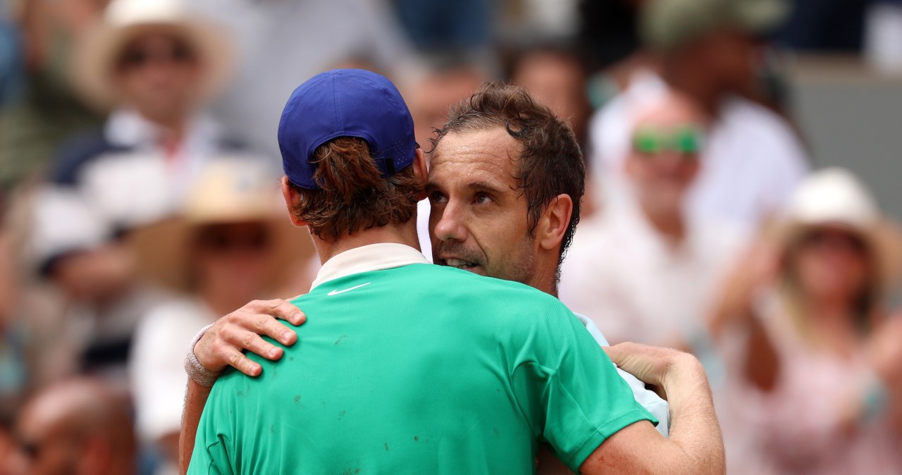 Kolejne wzruszające pożegnanie w Paryżu. Jannik Sinner zakończył karierę legendy