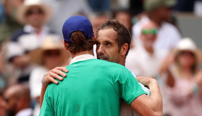 Kolejne wzruszające pożegnanie w Paryżu. Jannik Sinner zakończył karierę legendy