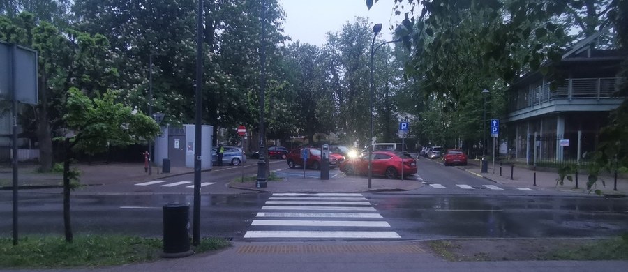 Dramatyczne okoliczności wypadku na jednym z sopockich przejść dla pieszych. Ojciec uratował swoją 9-letnią córkę przed nadjeżdżającym pojazdem. W wyniku zdarzenia obydwoje trafili do szpitala.