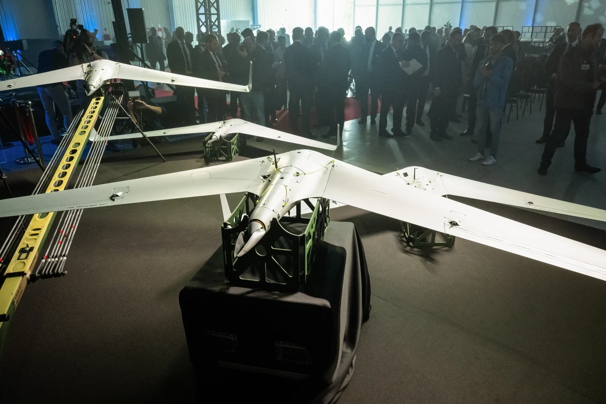 Polskie wojsko otrzyma nowy sprzęt. To system bezzałogowych statków powietrznych klasy mini o kryptonimie Wizjer, służący do prowadzenia misji rozpoznawczych. Zaprezentowano go w czwartek w Wojskowych Zakładach Lotniczych nr 2 w Bydgoszczy. 