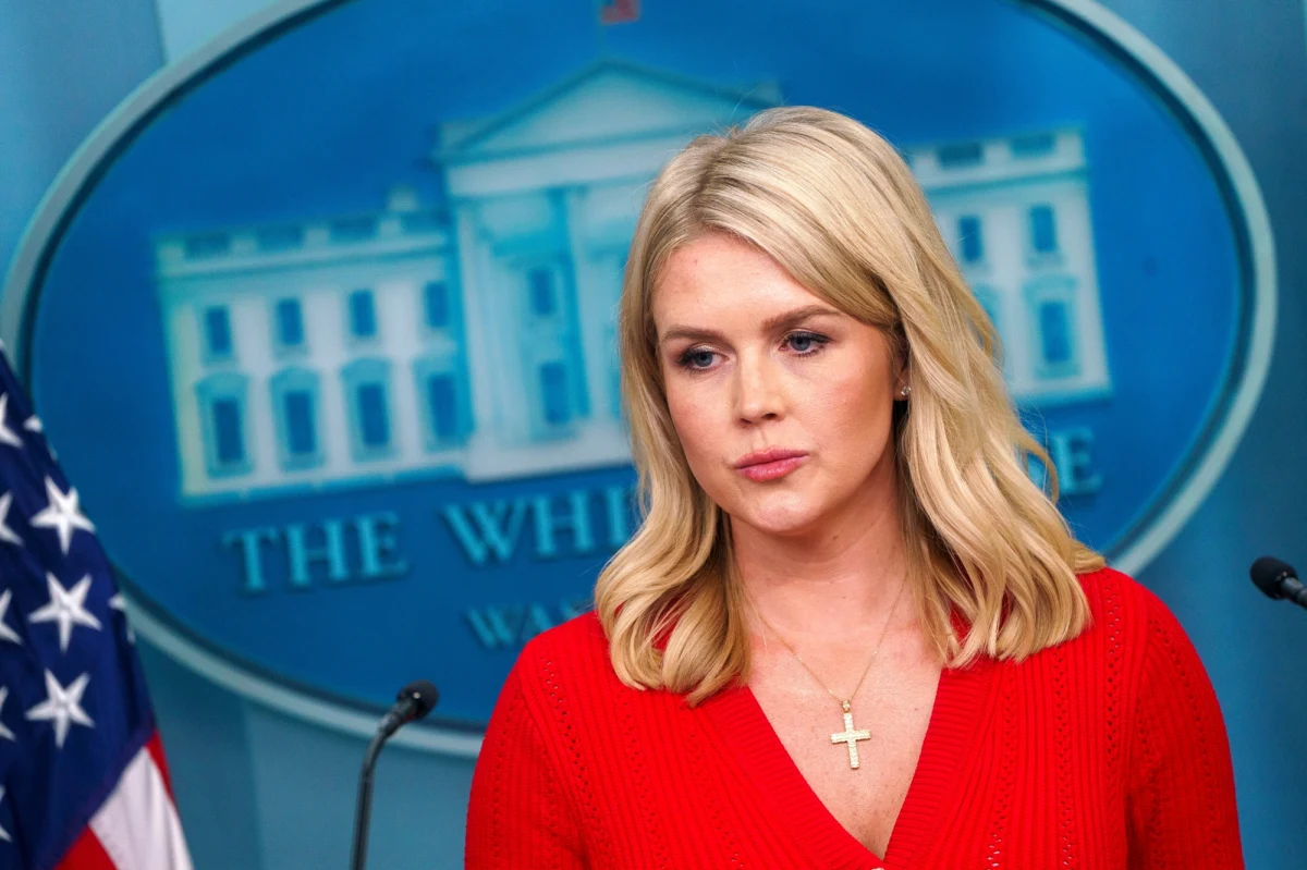 Biały Dom skrytykował w czwartek decyzję Amerykańskiego Sądu ds. Handlu Międzynarodowego zawieszającą znaczną część ceł wprowadzonych przez prezydenta Stanów Zjednoczonych Donalda Trumpa. Sąd argumentował, że prezydent przekroczył swoje uprawnienia. Również w czwartek federalny sąd apelacyjny utrzymał jednak w mocy wprowadzone przez Trumpa cła.