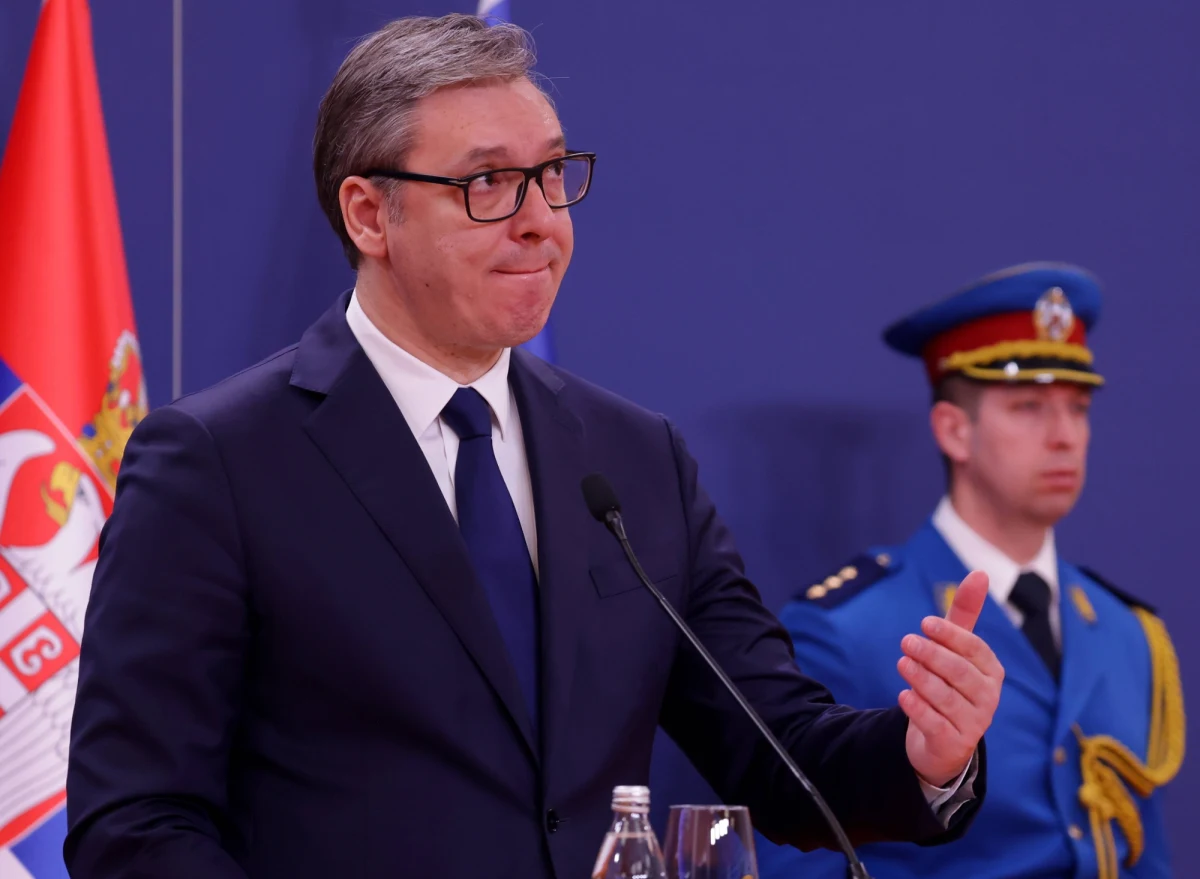 Rosyjska Służba Wywiadu Zagranicznego (SWR) skrytykowała Serbię za eksport amunicji na Ukrainę "wbrew deklarowanej neutralności". Prezydent Aleksandar Vuczić zapewnił, że władze powstrzymają krajowy eksport uzbrojenia na tereny objęte działaniami zbrojnymi.