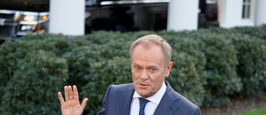 Tomasz Terlikowski w Porannej rozmowie w RMF FM zapytał swego gościa, europosła KO Dariusz Jońskiego o oświadczenie majątkowe Donalda Tuska, z którego wynika, że nie ma on domu czy mieszkania. "Donald Tusk nie jest dla pieniędzy w polityce" - mówił polityk.