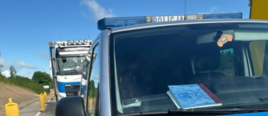 Na obwodnicy Trójmiasta gdańscy policjanci zatrzymali 46-letniego kierowcę ciężarówki, który prowadził, będąc pod wpływem alkoholu. Badanie alkomatem wykazało, że miał on w organizmie 2 promile.