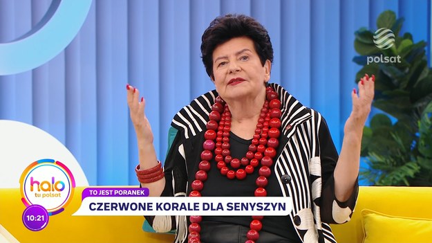 W pierwszej turze wyborów prezydenckich zdobyła niewielką liczbę głosów, ale ten 1% w lokalach wyborczych przekłada się na 100% poparcia w internecie, bo Joanna Senyszyn w trakcie swojej kampanii, stała się prawdziwą gwiazdą sieci - nazywana była wręcz jej imperatorką. Z kamerą "halo tu polsat" gościliśmy w domu pani profesor kilka tygodni temu, a dzisiaj to ona zaszczyciła nasze studio swoją obecnością. A tematem przewodnim rozmowy nie mogło być nic innego, jak tylko jej słynne czerwone korale i fenomen, którym się stała, w polskim internecie.