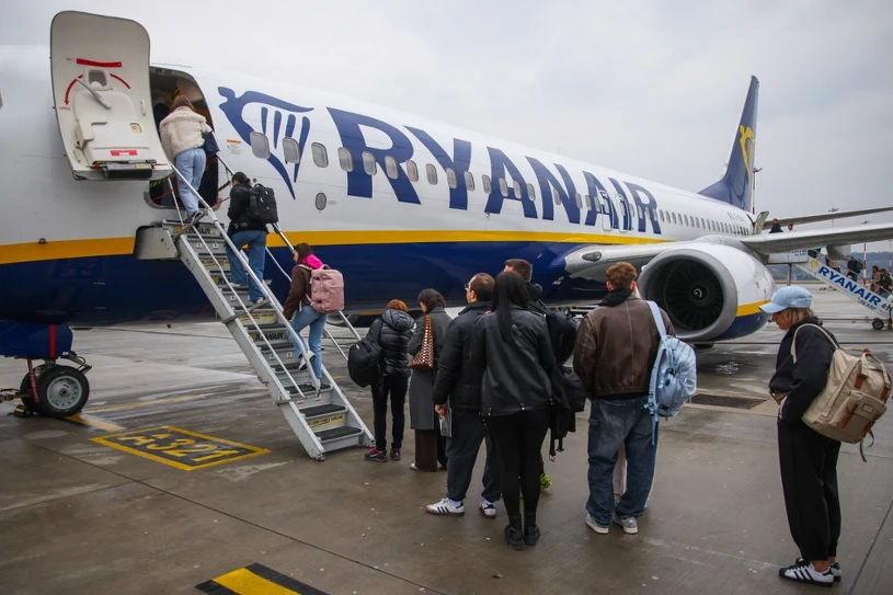 Ryanair tnie siatkę połączeń. "Przenosimy samoloty na większe lotniska"