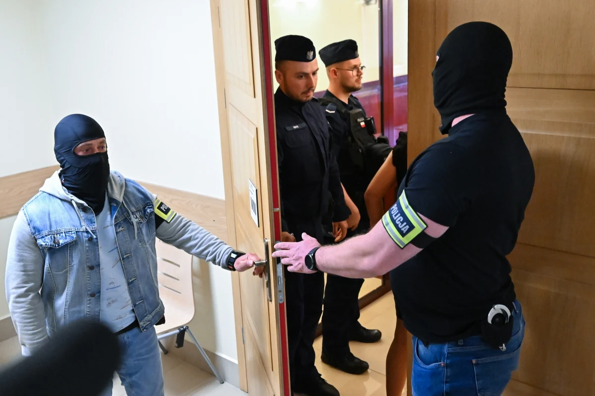 Prokuratura zwróciła się do biegłego o dodatkową opinię w sprawie tragicznego wypadku na autostradzie A1, podczas którego rozpędzone auto Sebastiana M. uderzyło w samochód z trzyosobową rodziną. Ich pojazd stanął w płomieniach. Rodzice i dziecko zginęli. 