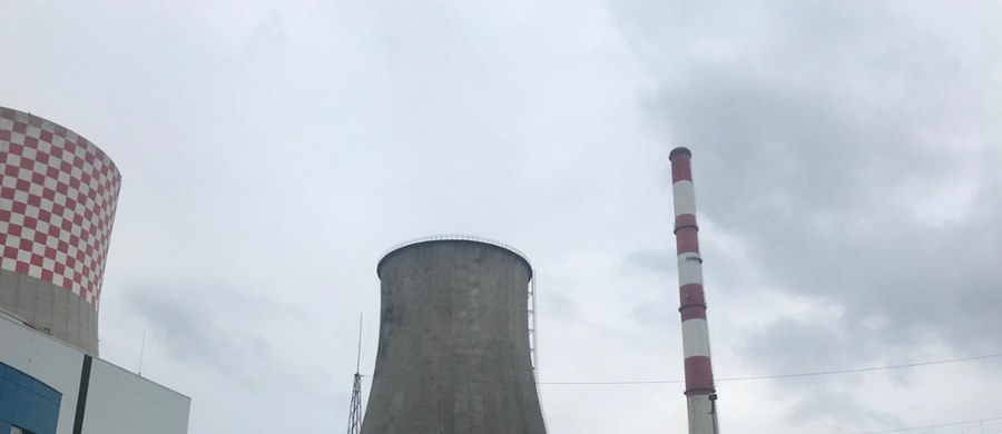 Kontrolowany wybuch w Elektrowni Łagisza w Będzinie w Śląskiem. W ten sposób z powierzchni ziemi zniknęła tam kolejna, gigantyczna chłodnia kominowa. Po uprzątnięciu terenu planowana jest tam nowoczesna inwestycja energetyczna.
