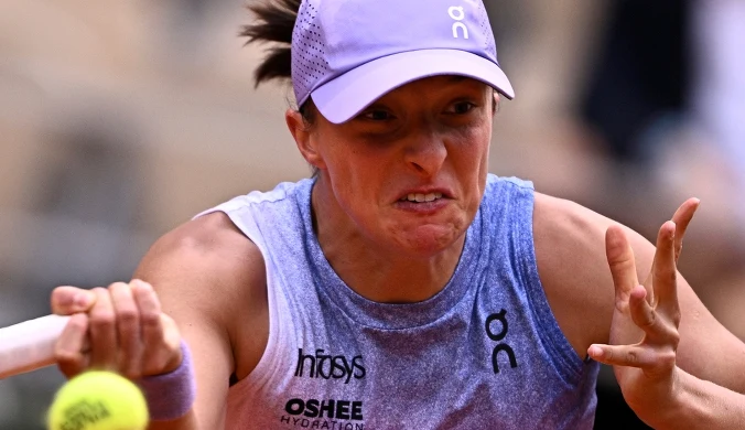 Zacięty drugi set meczu Igi Świątek. 114 minut emocji na Suzanne-Lenglen