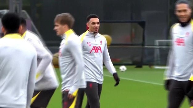 Real Madryt uzgodnił z Liverpoolem kwotę odstępnego za transfer Trenta Alexandra-Arnolda przed ich udziałem w Klubowych Mistrzostwach Świata w czerwcu.

Alexander-Arnold miał dołączyć do hiszpańskiego klubu na zasadzie wolnego transferu, gdy jego kontrakt wygasł 30 czerwca.

Jednak Real był zdeterminowany, aby pozyskać obrońcę przed rozpoczęciem Klubowych Mistrzostw Świata na początku czerwca i w związku z tym uzgodnił z Liverpoolem kwotę odstępnego wynoszącą 10 milionów euro.