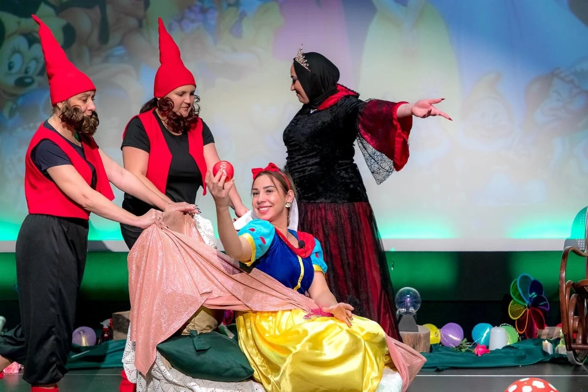 Mają od 7 do 24 lat, mieszkają w Wieliczce i okolicy, są dziećmi z niepełnosprawnościami i mają wspaniałych rodziców gotowych zrobić dla swoich pociech wszystko, nawet …teatr. W ten weekend Stowarzyszenie "Wielickie Dzieci z Niepełnosprawnością" obchodzi 10. rocznicę powstania Grupy Teatralnej „Rodzice dzieciom”. 