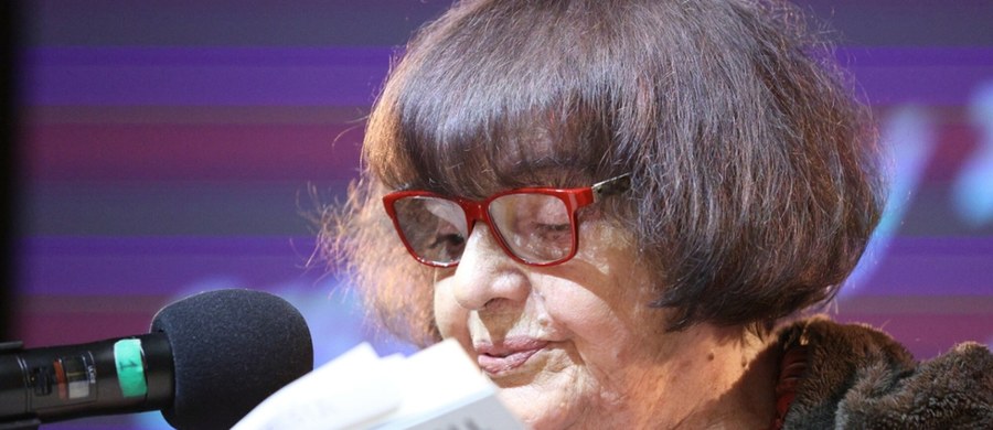 Pisarka Hanna Krall odebrała w piątek akt nadania honorowego obywatelstwa Lublina. Miasto odegrało istotną rolę w jej książce „Wyjątkowo długa linia”, w której przedstawiła losy mieszkańców 400-letniej kamienicy. Część dzieciństwa autorka spędziła w Lublinie, skąd pochodziła jej rodzina.