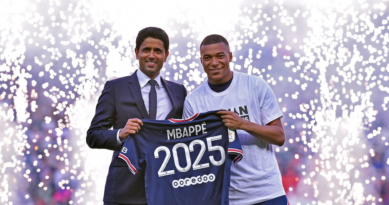 Góry złota w Paryżu, tak obudzono piłkarskiego giganta. 70 milionów euro to był tylko początek