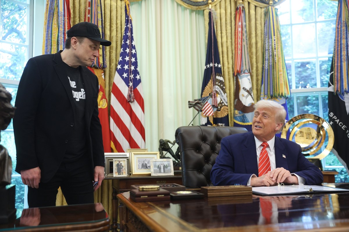 Elon Musk, w czasie gdy doradzał prezydentowi USA Donaldowi Trumpowi, miał przyjmować duże ilości narkotyków, w tym ecstasy i grzybki halucynogenne - wynika ze śledztwa „New York Times”. Według gazety, w trakcie swojej pracy w DOGE, czyli departamencie efektywności rządu, Musk czasami codziennie zażywał środki odurzające. Miał też zażywać ketaminę - lek działający znieczulająco i nasennie.