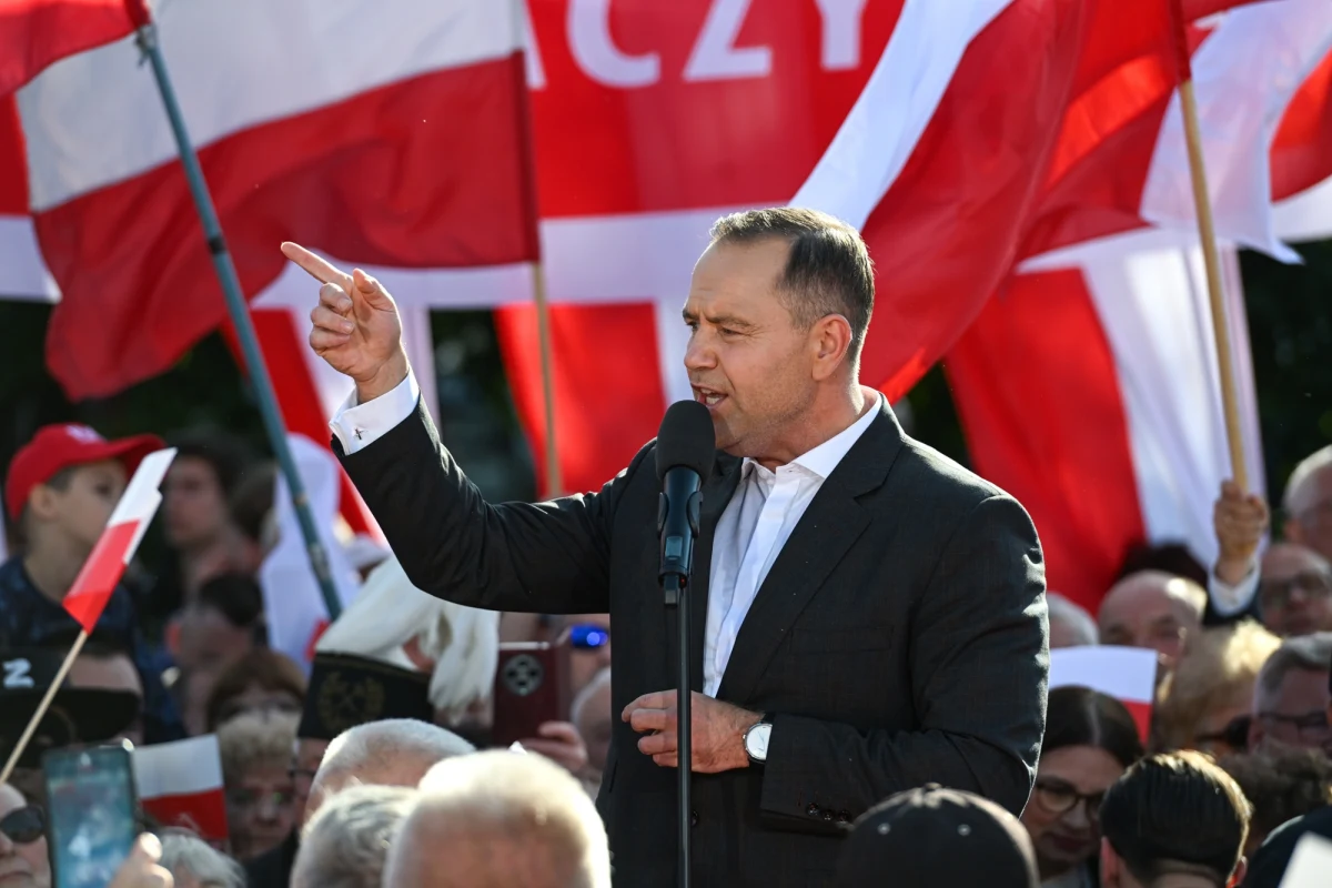 O wyniku niedzielnych wyborów mogą zadecydować pojedyncze głosy - mówił w Białej Podlaskiej na Lubelszczyźnie popierany przez PiS kandydat na prezydenta Karol Nawrocki. Zadeklarował, że chce bronić Polski jako państwa normalnego, ambitnego, bezpiecznego, państwa dobrobytu i przywiązanego do wartości. Podczas jego wiecu pojawił się poseł Marek Jakubiak, który w pierwszej turze wyborów prezydenckich zdobył 0,77 proc. głosów.