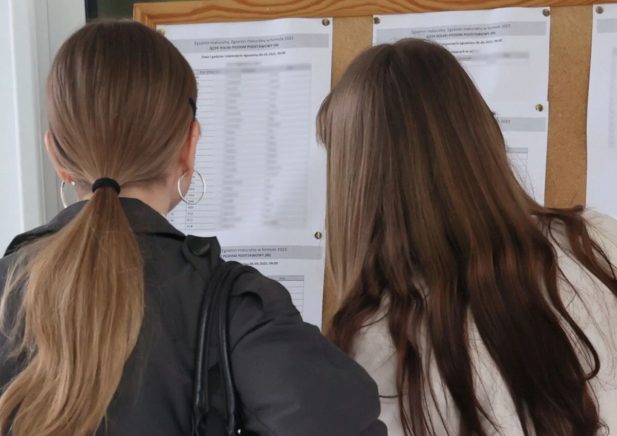 Lekarz to zawód, o którym najczęściej marzą polscy rodzice dla swoich dzieci - wynika z najnowszego badania SW Research. Tę profesję wskazało aż 26 proc. respondentów. W przypadku córek rodzice chętnie widzieliby je także jako adwokatki i profesorki. Synowie z kolei najczęściej "obsadzani" są w roli informatyków i prawników.