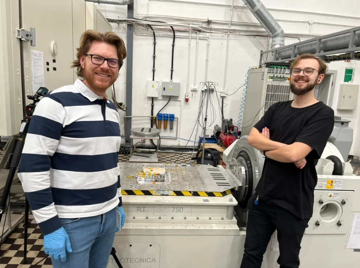 Podczas lotu polskiego astronauty Sławosza Uznańskiego-Wiśniewskiego na orbitę będzie realizowany eksperyment firmy SigmaLabs „RadMon-on-ISS”, polegający na nowatorskim wykorzystaniu detektorów promieniowania do monitorowania warunków w czasie rzeczywistym. Jak mówi RMF FM dr Krzysztof Sielewicz, ta technologia ma umożliwić rozwój nowej generacji autonomicznych systemów, które będą świadome otaczającego je promieniowania i będą mogły automatycznie się do nich adaptować. To klucz do rozwoju bardziej niezawodnych systemów elektronicznych na potrzeby eksploracji przestrzeni kosmicznej.