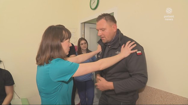 Medycy uczą się samoobrony. Takie umiejętności stały się niestety koniecznością, bo liczba ataków na ratowników, lekarzy i pielęgniarzy ciągle rośnie. Jako pierwsi na zajęcia stawili się pracownicy SOR-u gorzowskiego szpitala. Materiał dla "Wydarzeń" przygotowała Dorota Wleklik.
