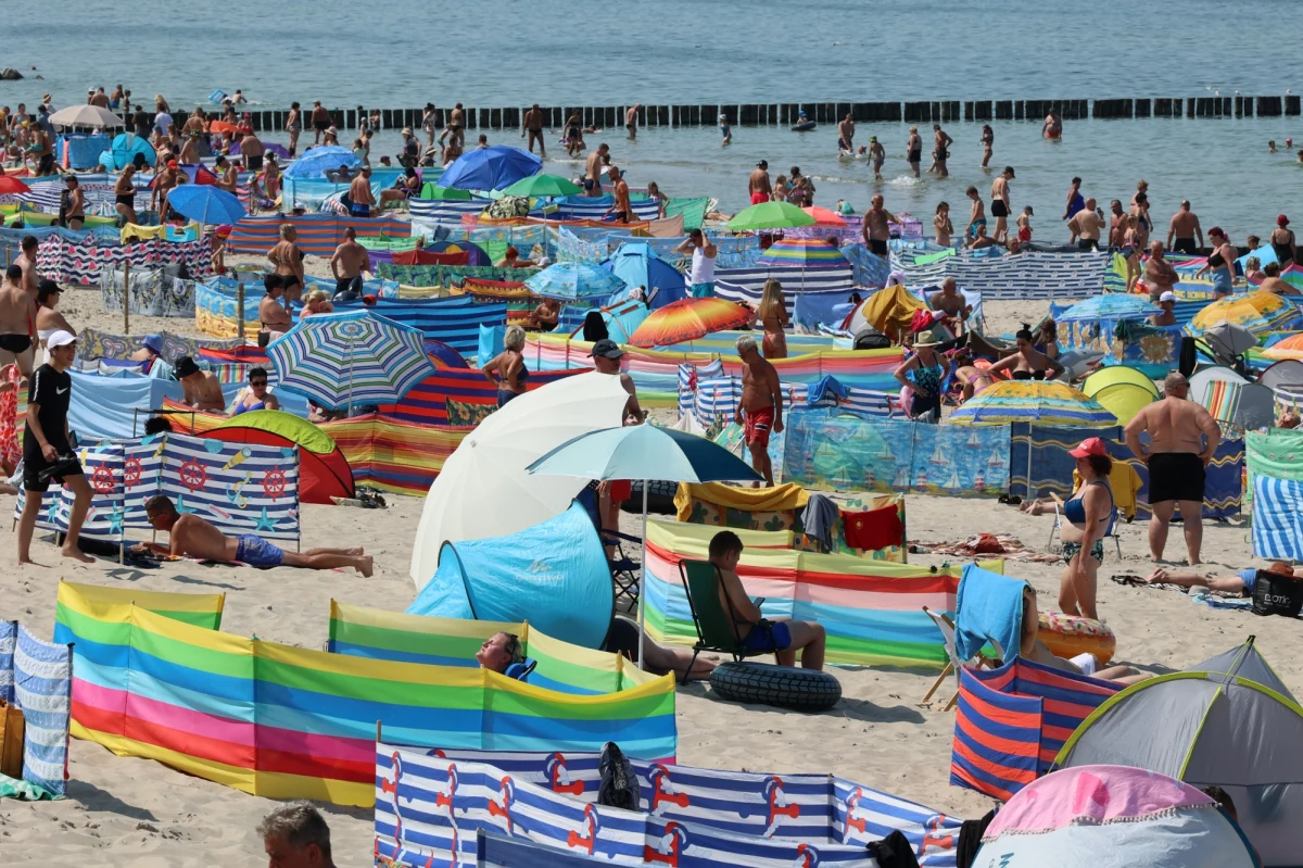 Z początkiem czerwca do Polski dotrze gorący front znad Afryki, który przyniesie temperatury sięgające 28°C. Szczególnie ciepło będzie na zachodzie i południu kraju. Po rekordowo zimnym maju pierwszy miesiąc meteorologicznego lata zapowiada się jako wyjątkowo sprzyjający wypoczynkowi. 