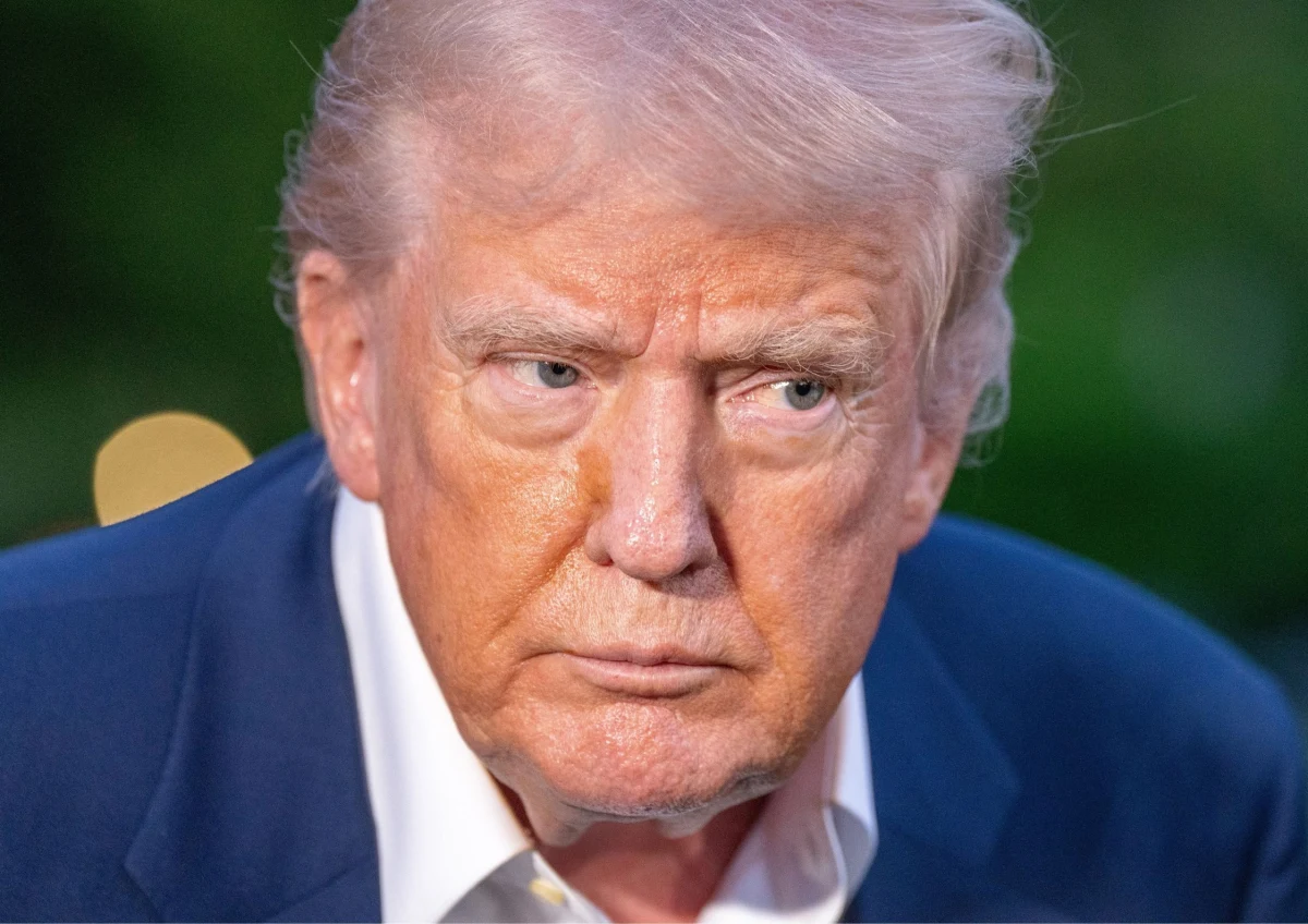 Komisja Europejska skrytykowała decyzję prezydenta USA Donalda Trumpa o podniesieniu ceł na import stali i aluminium z Unii Europejskiej z 25 do 50 proc. Bruksela określiła ten krok jako szkodliwy dla globalnej gospodarki, podkreślając, że zwiększa on niepewność i obciąża konsumentów oraz przedsiębiorstwa po obu stronach Atlantyku.