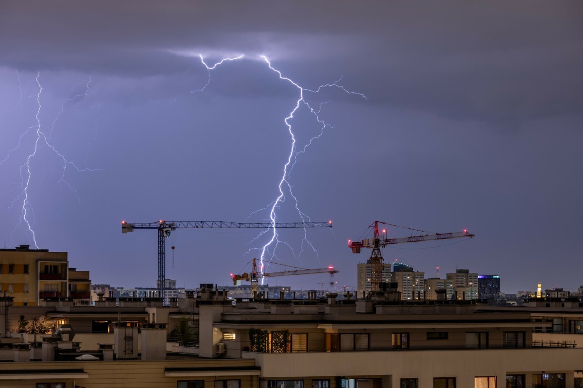 Groźne burze z gradem nad Polską. Te regiony mogą ucierpieć najbardziej