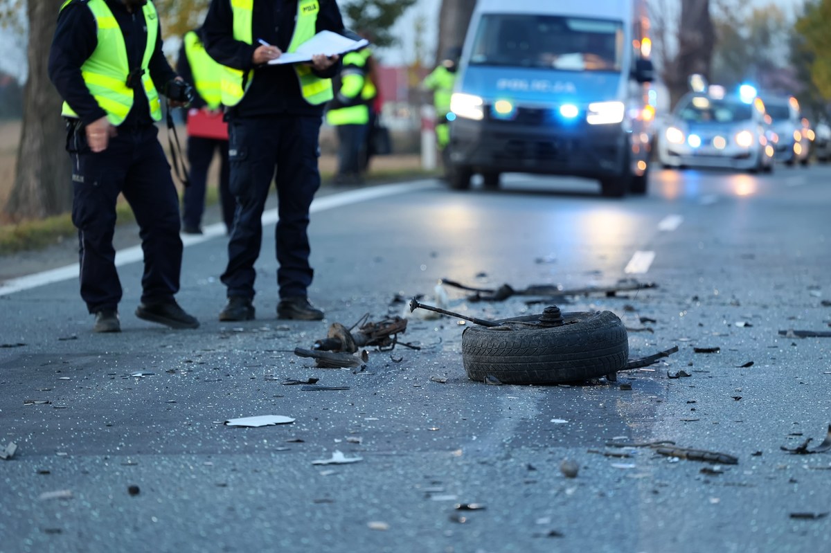 Motocyklista wypadł z drogi i uderzył w słup. Dramat w Śląskiem