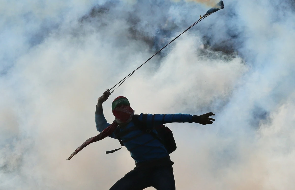 Hamas, palestyńska organizacja terrorystyczna, odpowiedziała w sobotę na propozycję rozejmu przedstawioną przez USA. "Organizacja zapowiedziała, że uwolni 10 zakładników przetrzymywanych w Strefie Gazy i odda ciała 18 w zamian za uwolnienie palestyńskich więźniów w Izraelu" - przekazała agencja AFP.