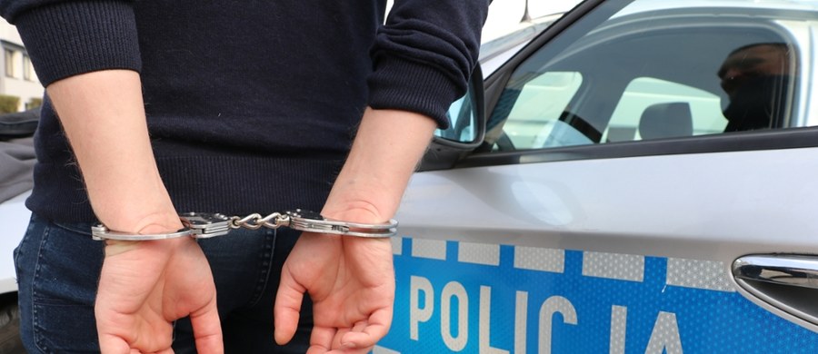 50 kg narkotyków różnego gatunku o czarnorynkowej wartości około 2 milionów złotych zabezpieczyli policjanci z Chełmna (woj. kujawsko-pomorskie). W sprawie zostało zatrzymanych dwóch mężczyzn, którzy odpowiedzą za posiadanie i wprowadzenie do obrotu środków odurzających. Oboje zostali tymczasowo aresztowani. 
