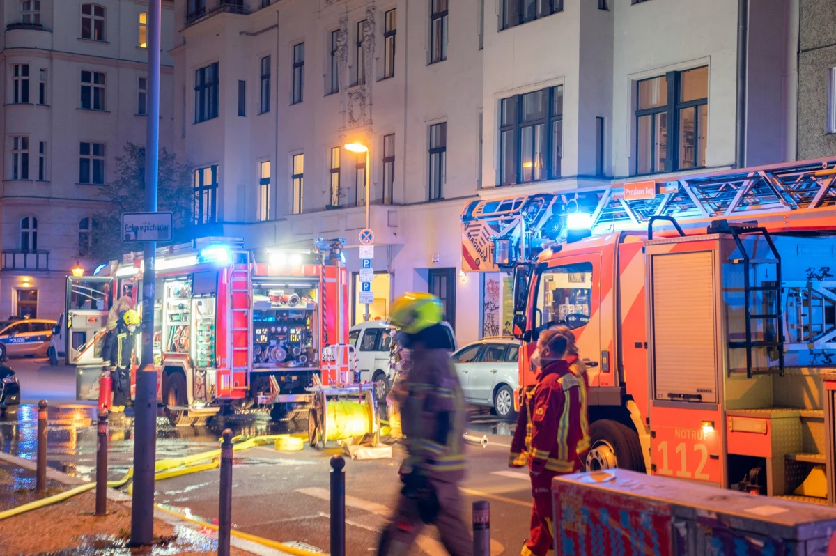 Trzech pacjentów zginęło, a 50 zostało rannych w pożarze szpitala w Hamburgu, do którego doszło w nocy z soboty na niedzielę. Ogień pojawił się na parterze kliniki i szybko rozprzestrzenił się na wyższe piętra. "Przy oknach zauważyliśmy wielu pacjentów wołających o pomoc" - przekazał rzecznik straży pożarnej Lorenz Hartmann.