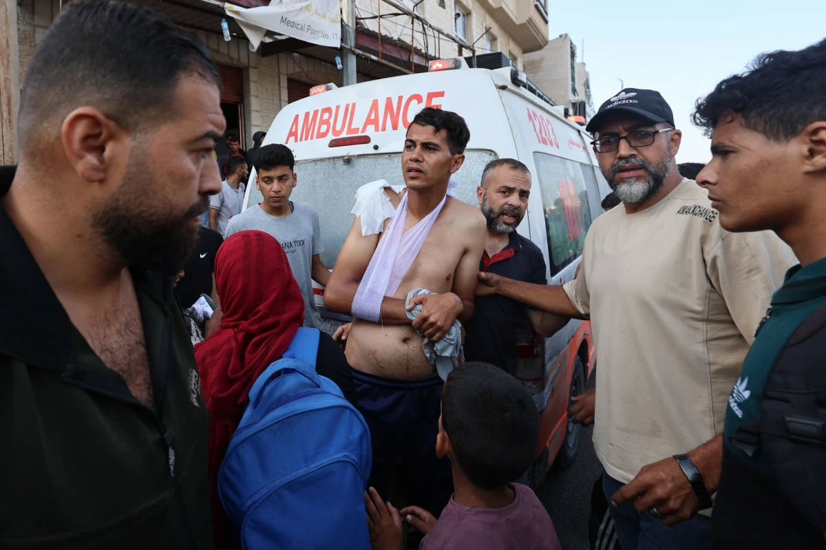 Co najmniej 26 osób zginęło w niedzielnym ataku Izraela na punkt dystrybucji pomocy humanitarnej w okolicy miasta Rafah na południu Strefy Gazy. Informację podał Reuters, powołując się na kontrolowane przez Hamas media. Czerwony Krzyża informuje o co najmniej 21 ofiarach śmiertelnych i 275 rannych.