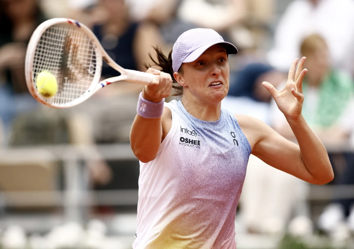 Dramatyczna bitwa Igi Świątek o ćwierćfinał Rolanda Garrosa. Broniąca tytułu w Paryżu polska mistrzyni starła się z Jeleną Rybakiną z Kazachstanu. Po emocjonującym spotkaniu Świątek triumfowała 1:6, 6:3, 7:5. Spotkanie trwało dwie i pół godziny.