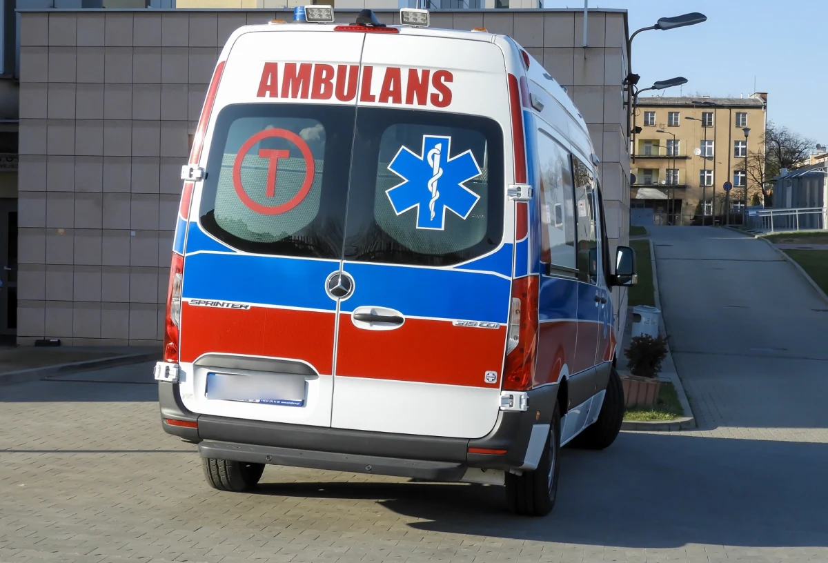 Nie żyje 75-letni mężczyzna, który zasłabł w trakcie głosowania w drugiej turze wyborów prezydenckich. Do tragedii doszło w Krakowie.