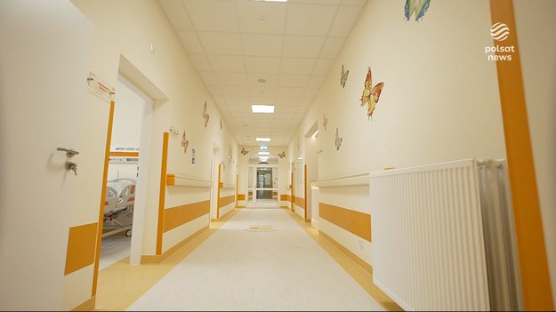 To istna rewolucja nie tylko dla lekarzy, pielęgniarek i całego personelu, ale przede wszystkim dla ponad pół tysiąca dzieci, które znajdują tu pomoc każdego roku. Po półrocznym gruntownym remoncie otwarto Oddział Pediatryczny w Centrum Zdrowia Mazowsza Zachodniego w Żyrardowie. Są nowe sale z łazienkami, pokój dla rodziców i świetlica dla dzieci. Wszystko dzięki Fundacji Polsat. Dla ''Wydarzeń'' Mateusz Maranowski.