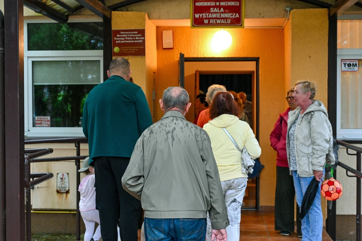 Dziesięć województw dla Rafała Trzaskowskiego, sześć dla Karola Nawrockiego - tak wynika z sondażu exit poll wykonanego przez Ipsos dla TVN24, TVP i Polsat News. 
