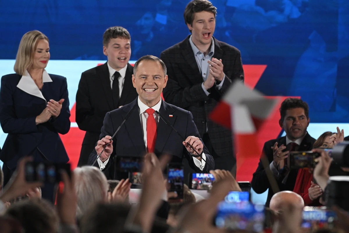 Wynik wyborów w gminie Wiązowna w województwie mazowieckim niemal w pełni odzwierciedla wyniki ogólnokrajowe. Wygrał tam Karol Nawrocki, uzyskując 50,99 proc. głosów (50,89 proc. w kraju), drugi był Rafał Trzaskowski, który uzyskał 49,01 proc. (49,11 proc. w kraju).